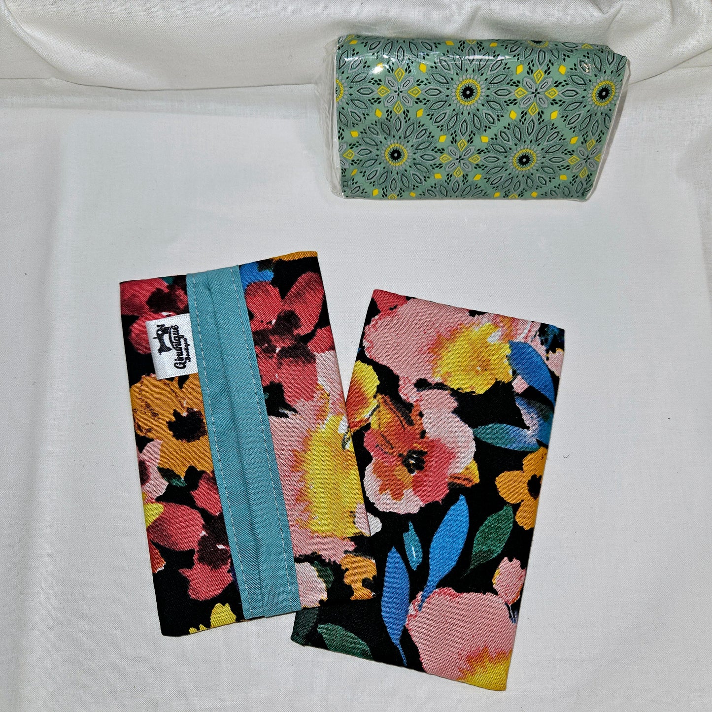 Color Bloom Pocket Tissue Holder
