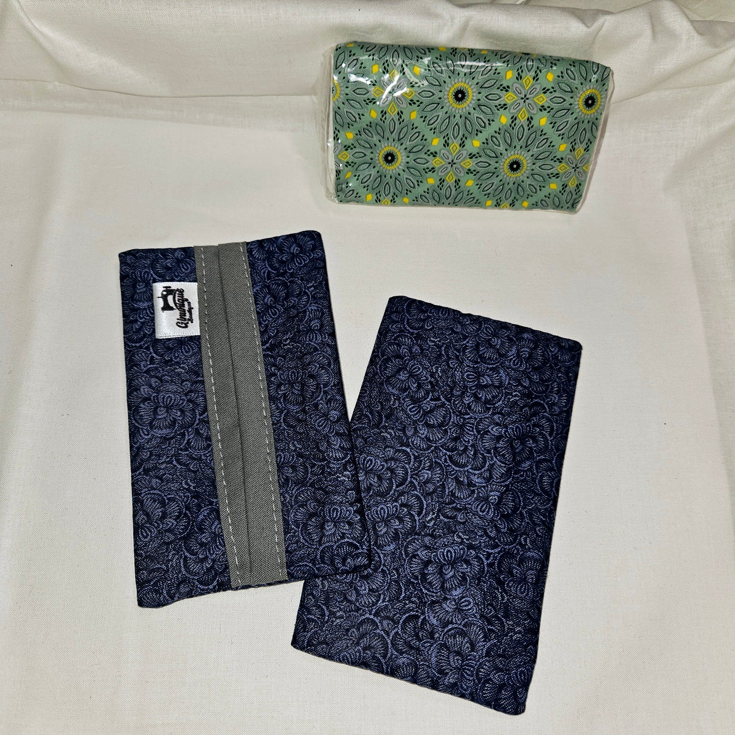 Paisley Breeze Pocket Tissue Holder